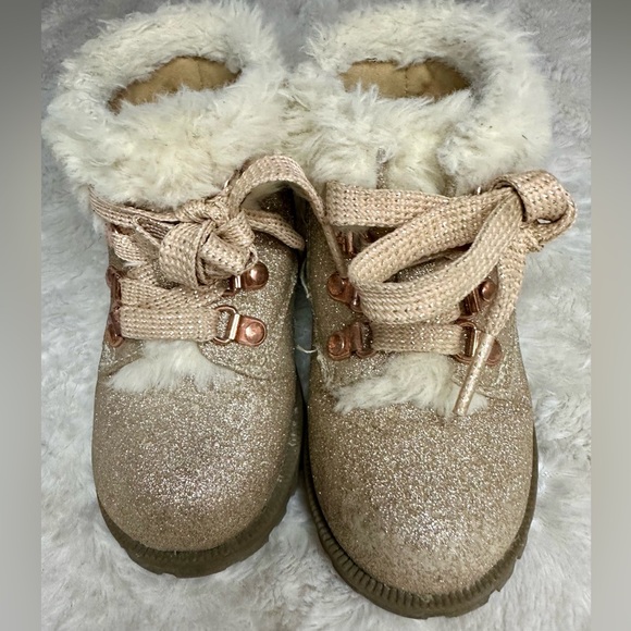 Toddler Size 7 mini boot from Maggie & Zoe - Picture 2 of 3